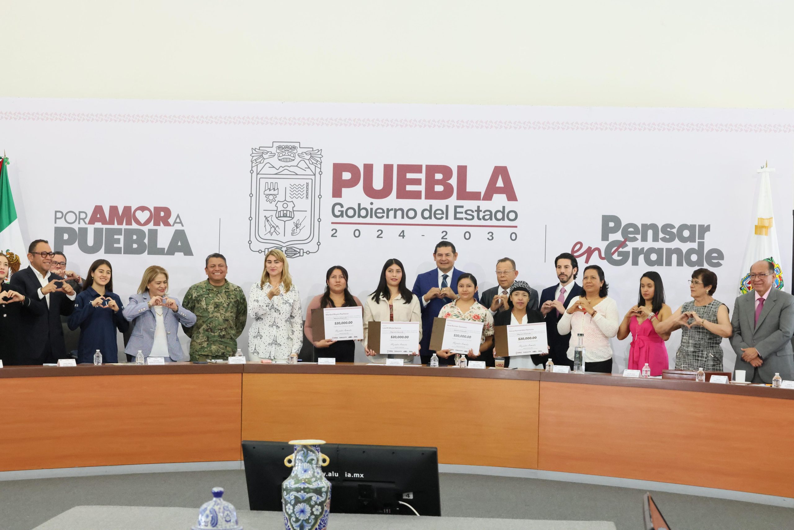 Historias de esperanza y gratitud de migrantes al recibir apoyos Historias de esperanza y gratitud de migrantes al recibir apoyos