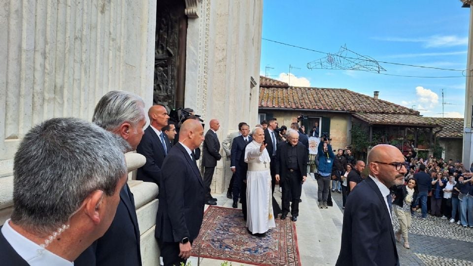 El papa León XIV hace su primera salida como jerarca de la Iglesia católica; visita un santuario agustino en Genazzano El papa León XIV hace su primera salida como jerarca de la Iglesia católica; visita un santuario agustino en Genazzano