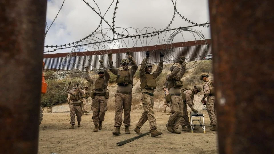 Soldados de EU inician detenciones de migrantes en zona militarizada en la frontera con México Soldados de EU inician detenciones de migrantes en zona militarizada en la frontera con México