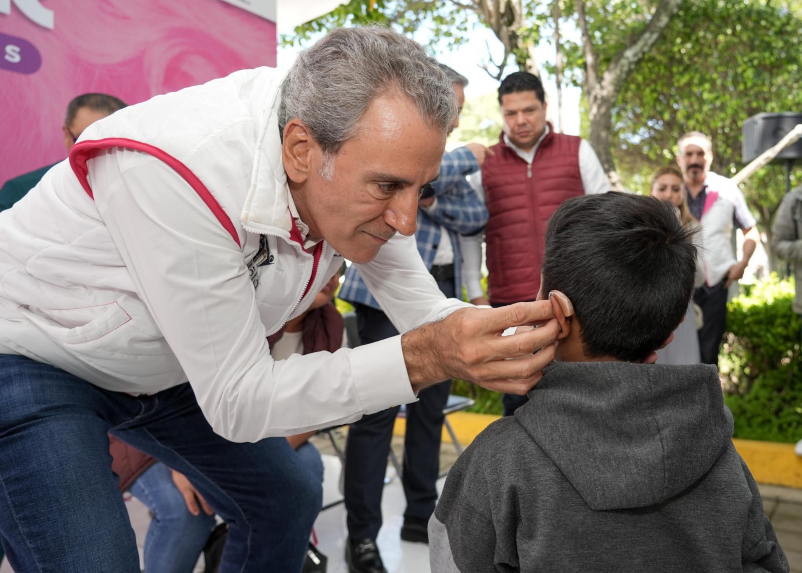 Pepe Chedraui y MariElise Budib encabezan la primera entrega del programa “Oír para Vivir” Pepe Chedraui y MariElise Budib encabezan la primera entrega del programa “Oír para Vivir”