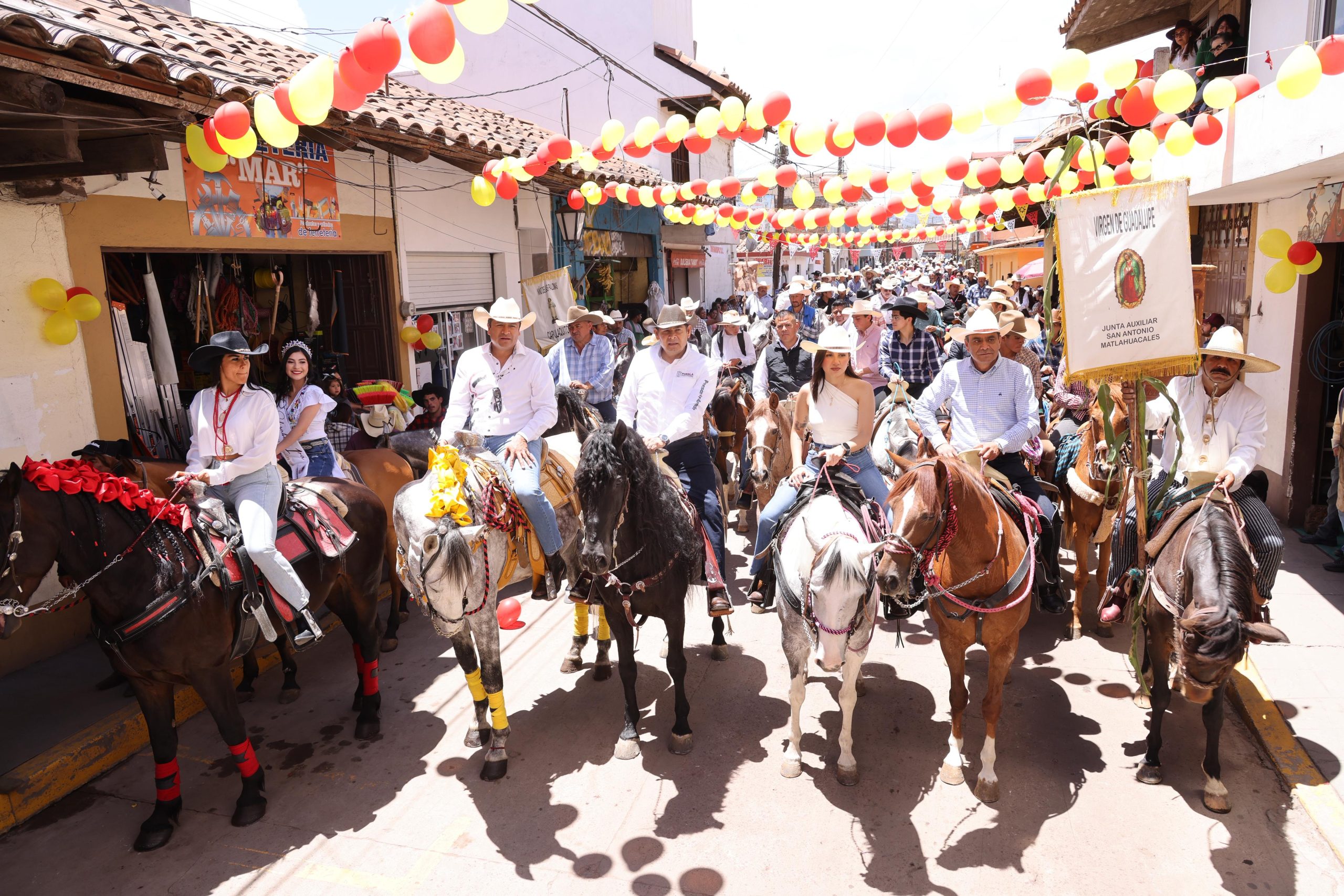 Chignahuapan vive tradiciones con seguridad, gobernador Armenta encabeza cabalgata con mil jinetes Chignahuapan vive tradiciones con seguridad, gobernador Armenta encabeza cabalgata con mil jinetes