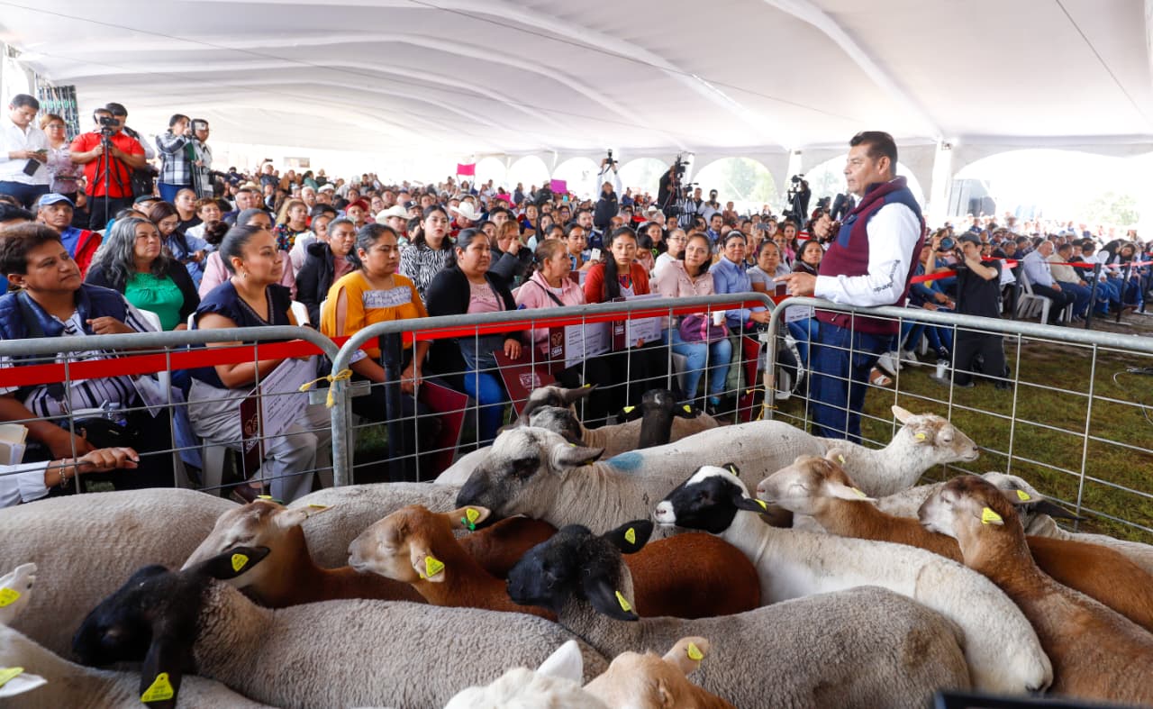 Con inversión de 84 mdp, Gobierno estatal beneficia a microrregión de Ahuazotepec Con inversión de 84 mdp, Gobierno estatal beneficia a microrregión de Ahuazotepec