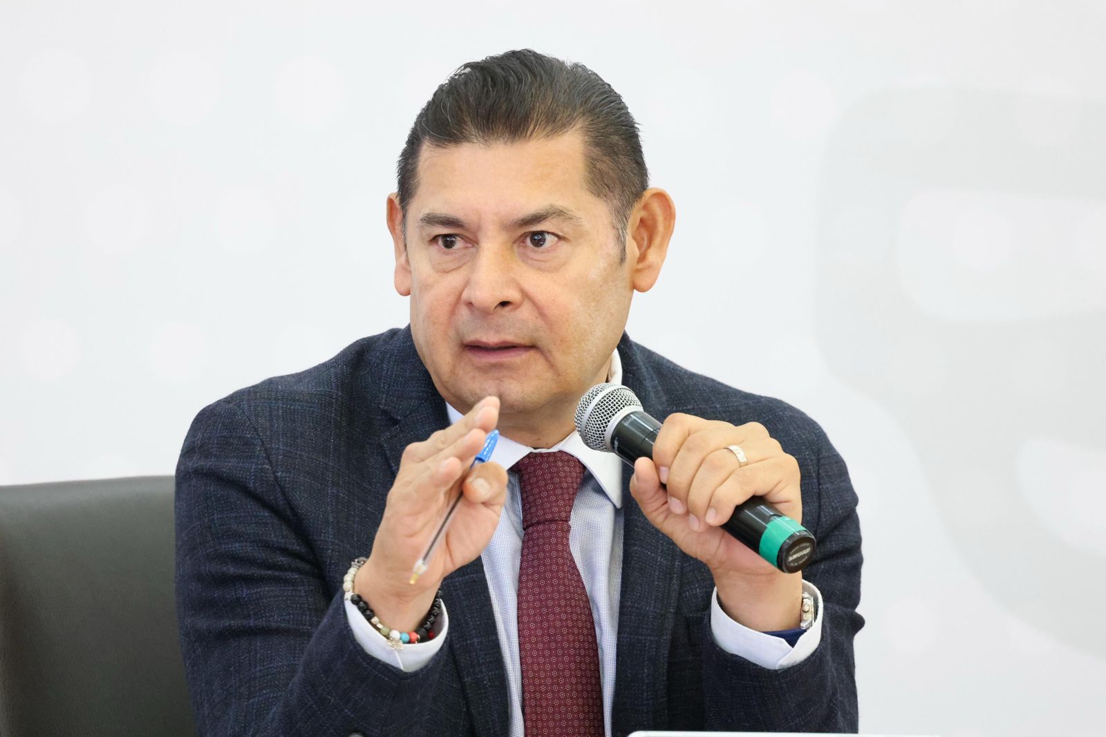 Pide Armenta a alcaldes no meterse al negocio del transporte, «saquen las manos, se acabó la fiesta» Pide Armenta a alcaldes no meterse al negocio del transporte, «saquen las manos, se acabó la fiesta»