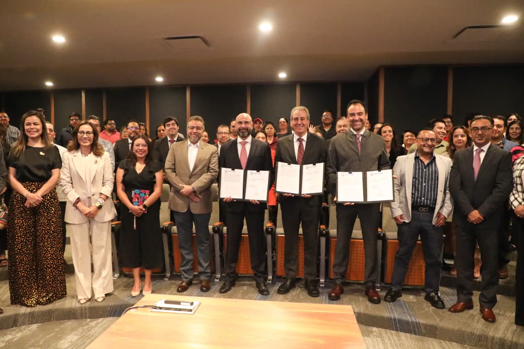 Firma Pepe Chedraui convenio con ANADE para impulsar la formalización y el desarrollo económico local Firma Pepe Chedraui convenio con ANADE para impulsar la formalización y el desarrollo económico local