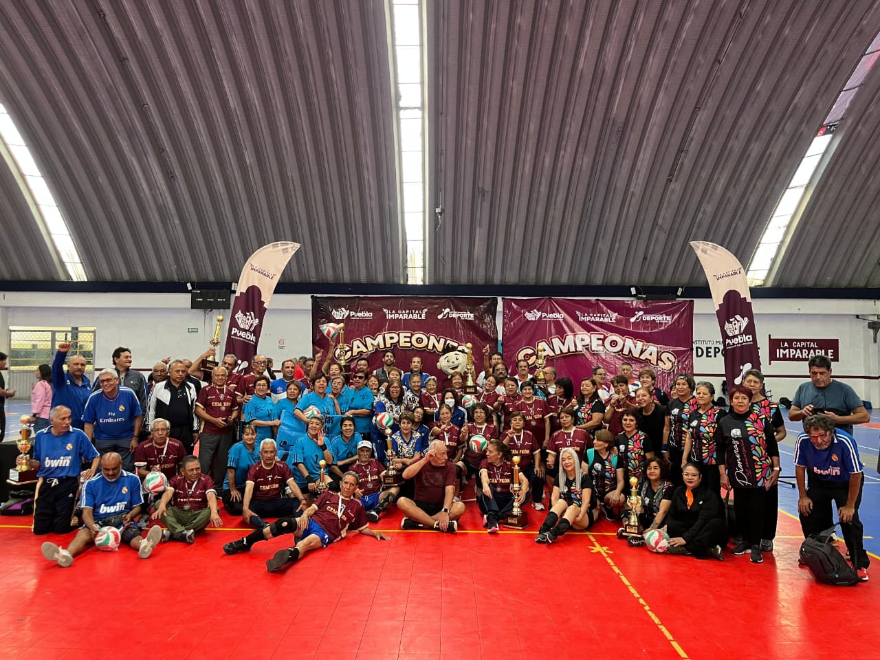 Adultos mayores demuestran su pasión deportiva en el Torneo de Barrios de Cachibol Adultos mayores demuestran su pasión deportiva en el Torneo de Barrios de Cachibol