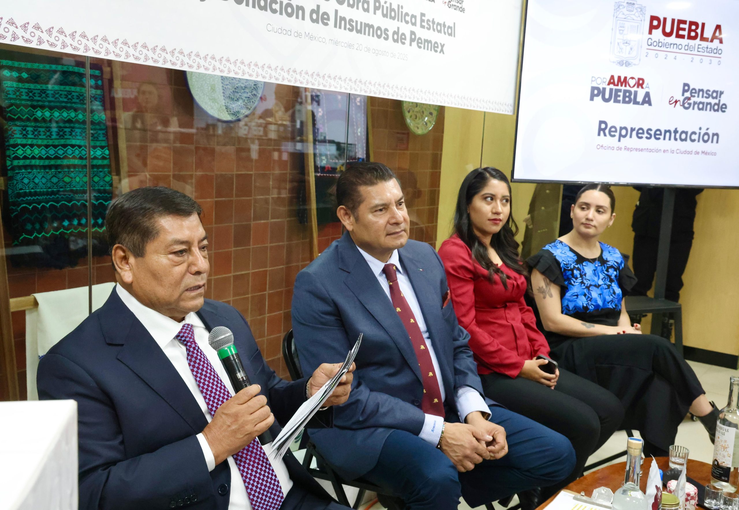 En tiempo récord, avanza 50% obra comunitaria con módulos de maquinaria: Armenta