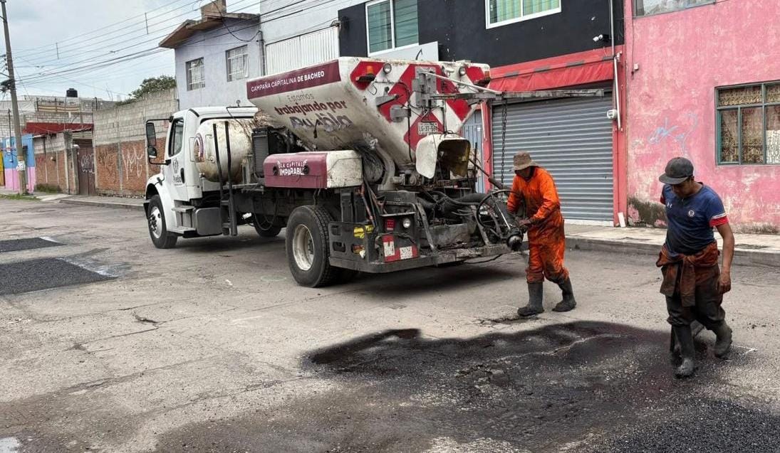 Fortalece Gobierno de la Ciudad la campaña Bacheando Puebla, suma maquinaria de bacheo en frío Fortalece Gobierno de la Ciudad la campaña Bacheando Puebla, suma maquinaria de bacheo en frío
