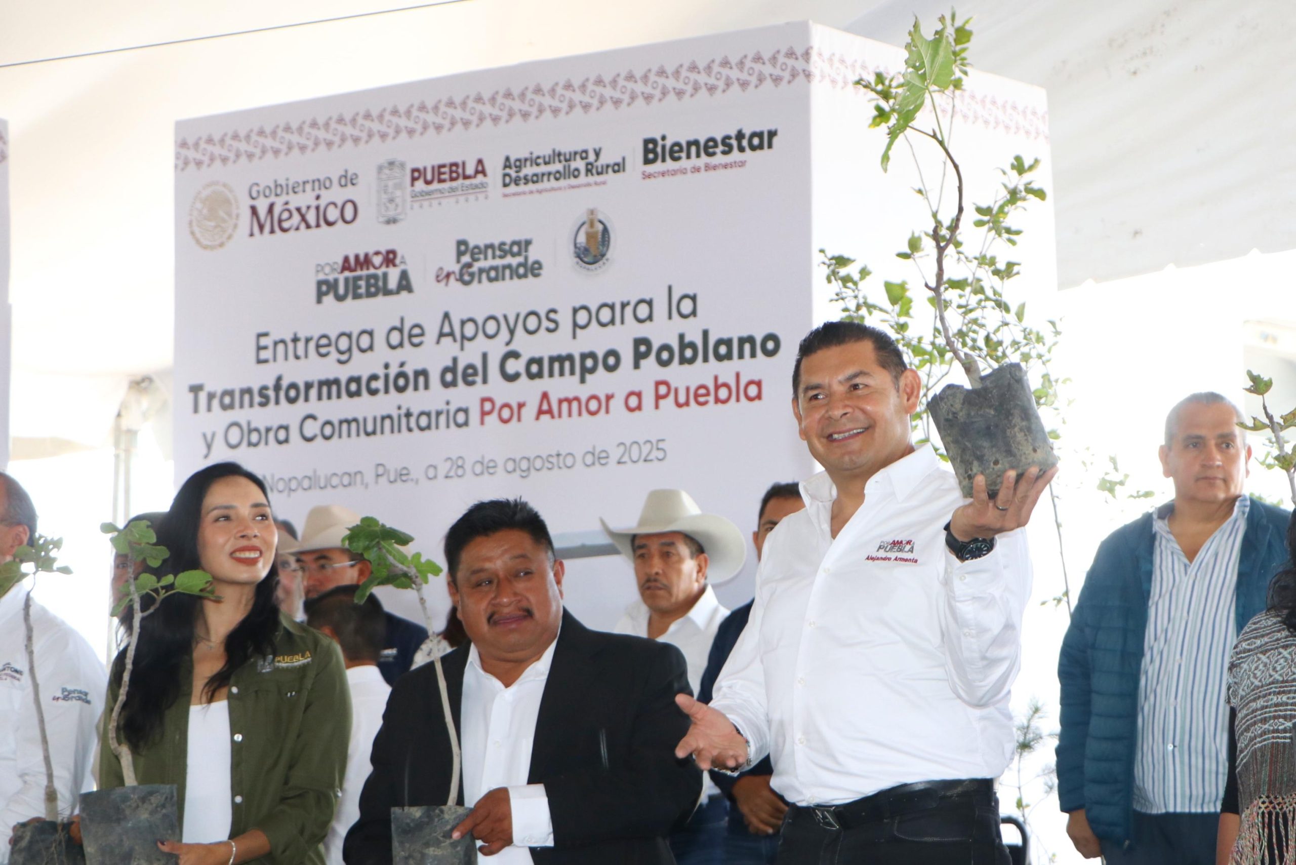Entrega Armenta recursos por más de 4 mdp del programa «Transformación del Campo» Entrega Armenta recursos por más de 4 mdp del programa «Transformación del Campo»
