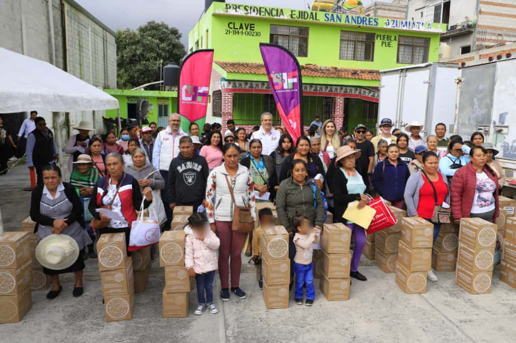 Entrega Pepe Chedraui apoyos alimentarios en Azumiatla Entrega Pepe Chedraui apoyos alimentarios en Azumiatla