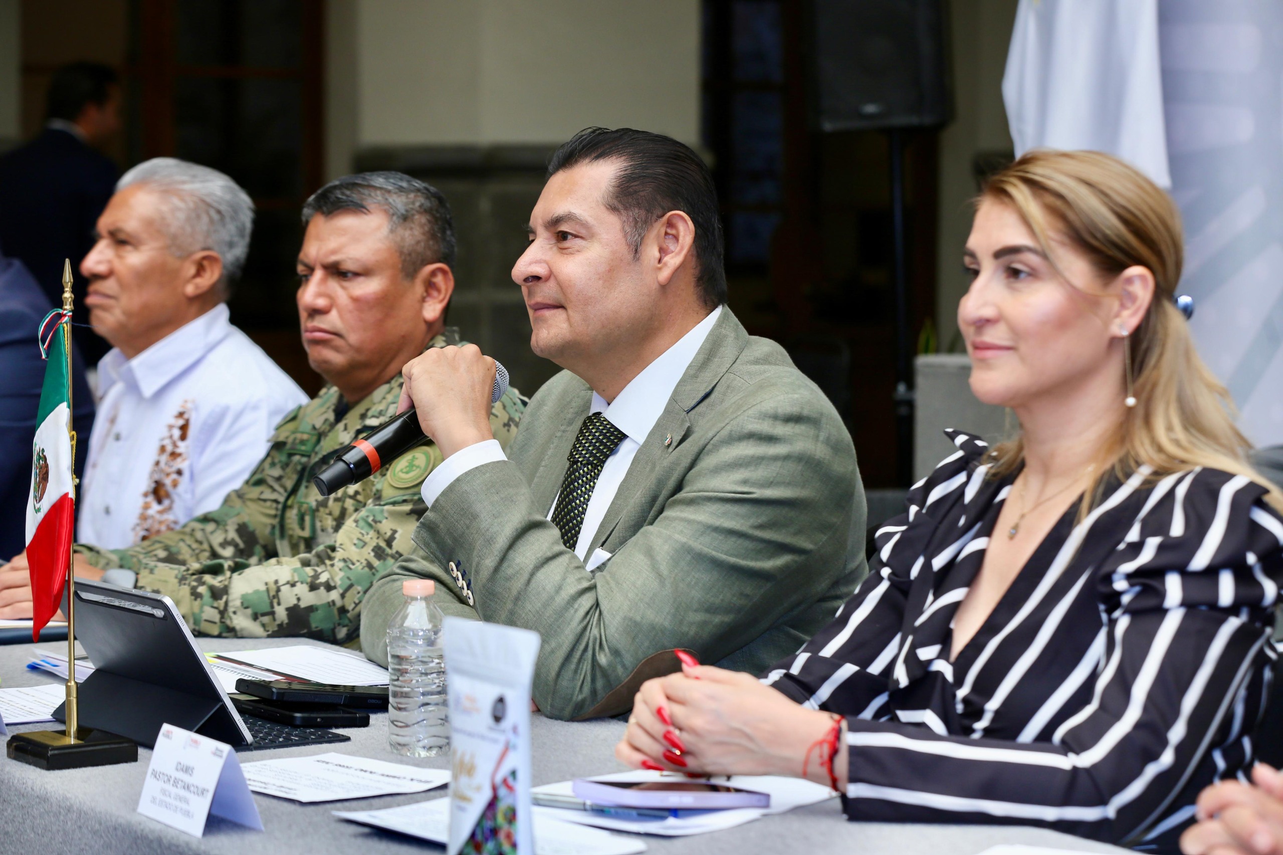 El gobierno aplica la ley con diálogo y sin represión: Armenta El gobierno aplica la ley con diálogo y sin represión: Armenta