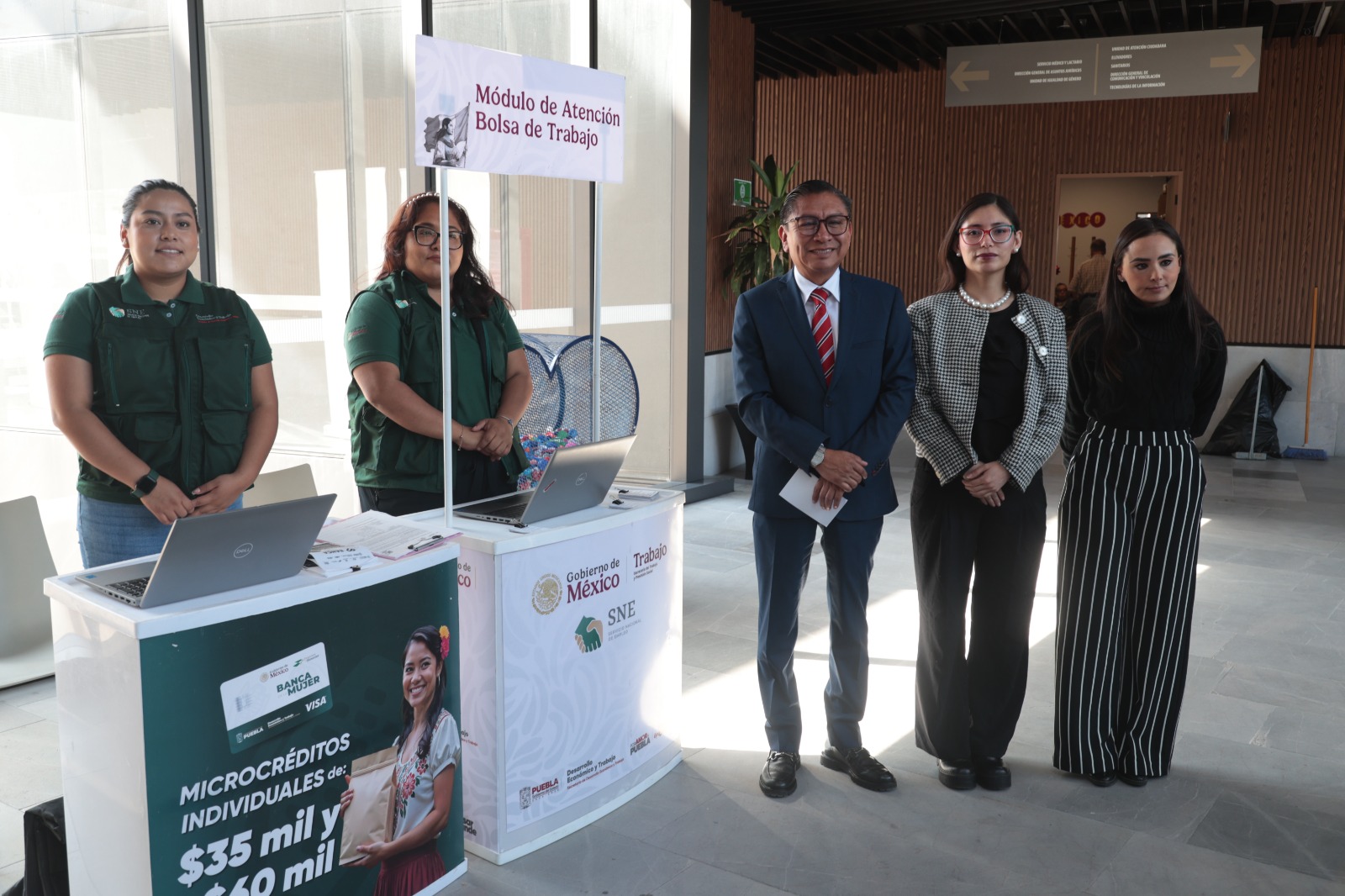 Instalan en Congreso del Estado módulos de empleo y apoyo a la mujer
