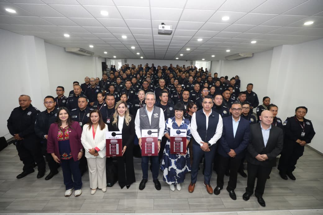 Encabeza Pepe Chedraui ceremonia de clausura de capacitación a policías de la ciudad sobre órdenes de protección Encabeza Pepe Chedraui ceremonia de clausura de capacitación a policías de la ciudad sobre órdenes de protección