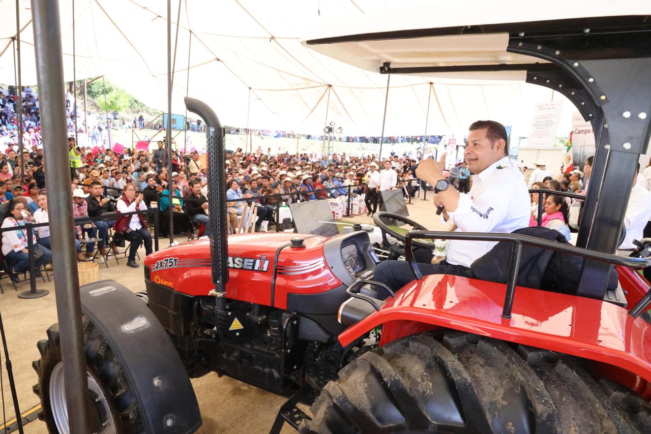 Entrega Armenta 892 apoyos que fortalecen la producción agrícola, pecuaria y cafetalera para nueve municipios Entrega Armenta 892 apoyos que fortalecen la producción agrícola, pecuaria y cafetalera para nueve municipios