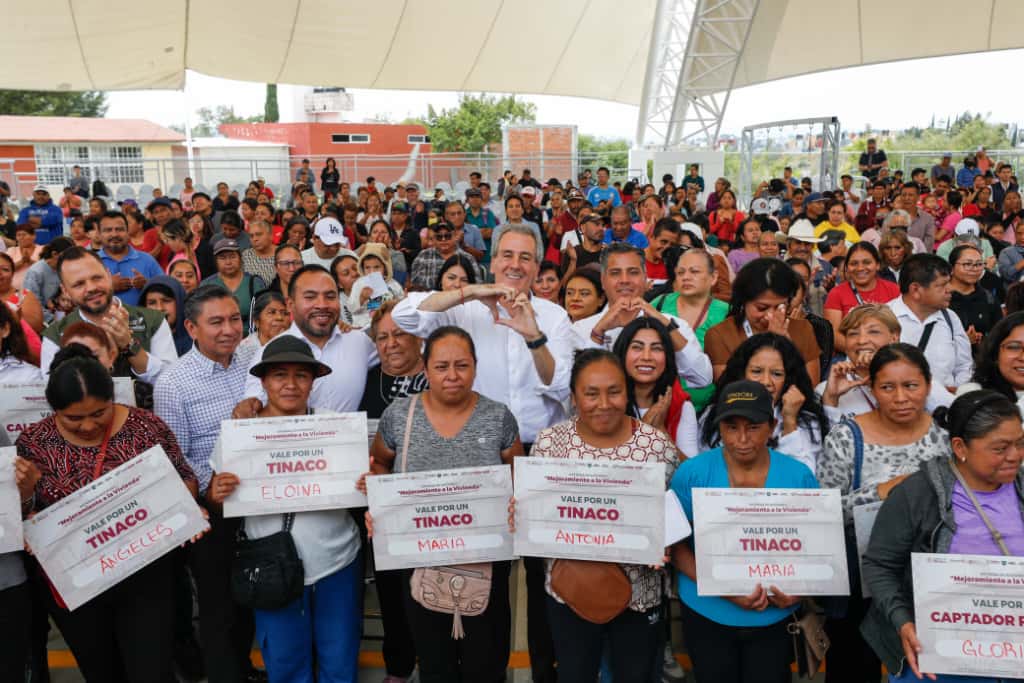 Entrega Pepe Chedraui apoyos para vivienda en La Guadalupana
