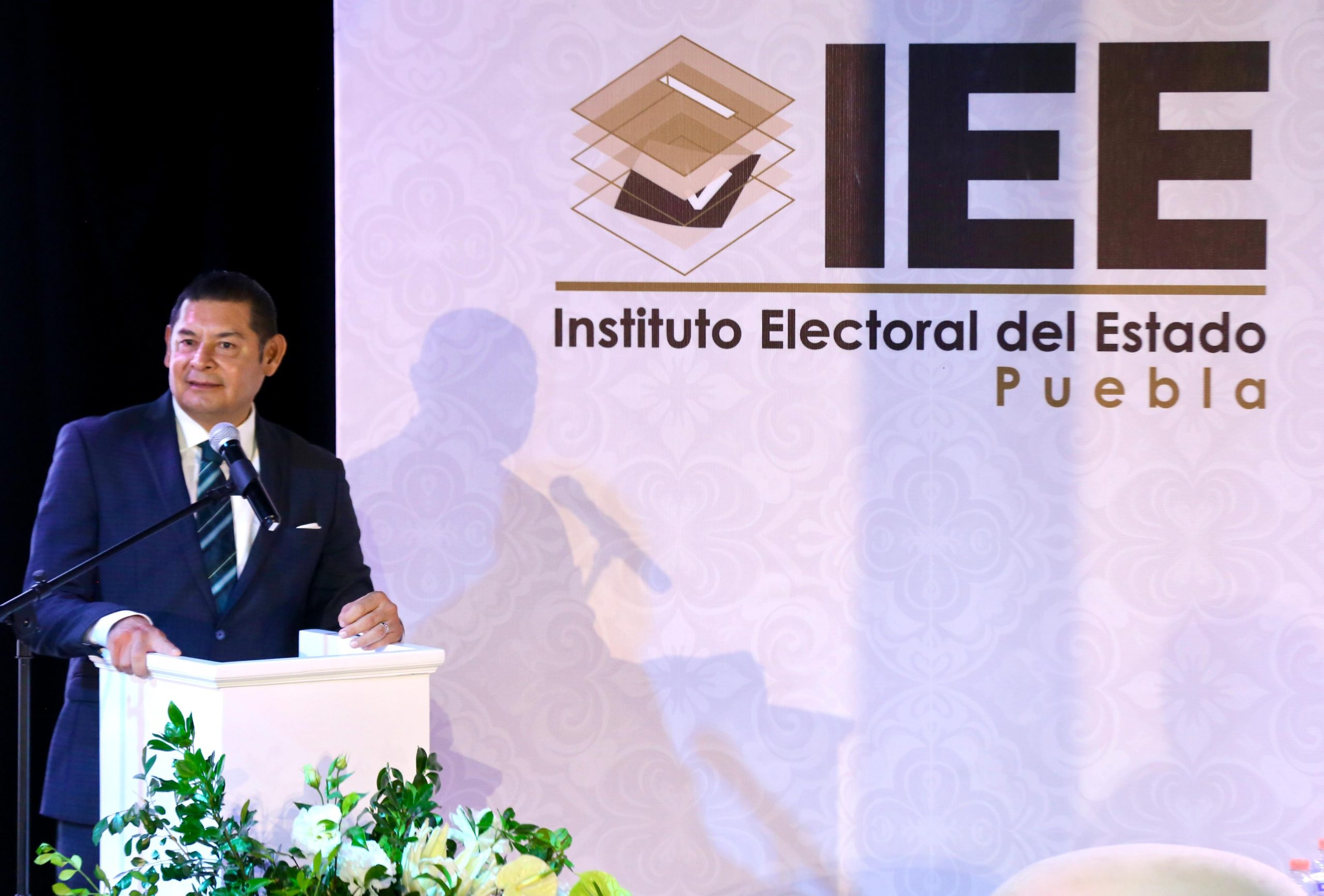 “La democracia debe traducirse en bienestar social y desarrollo humano”: Alejandro Armenta