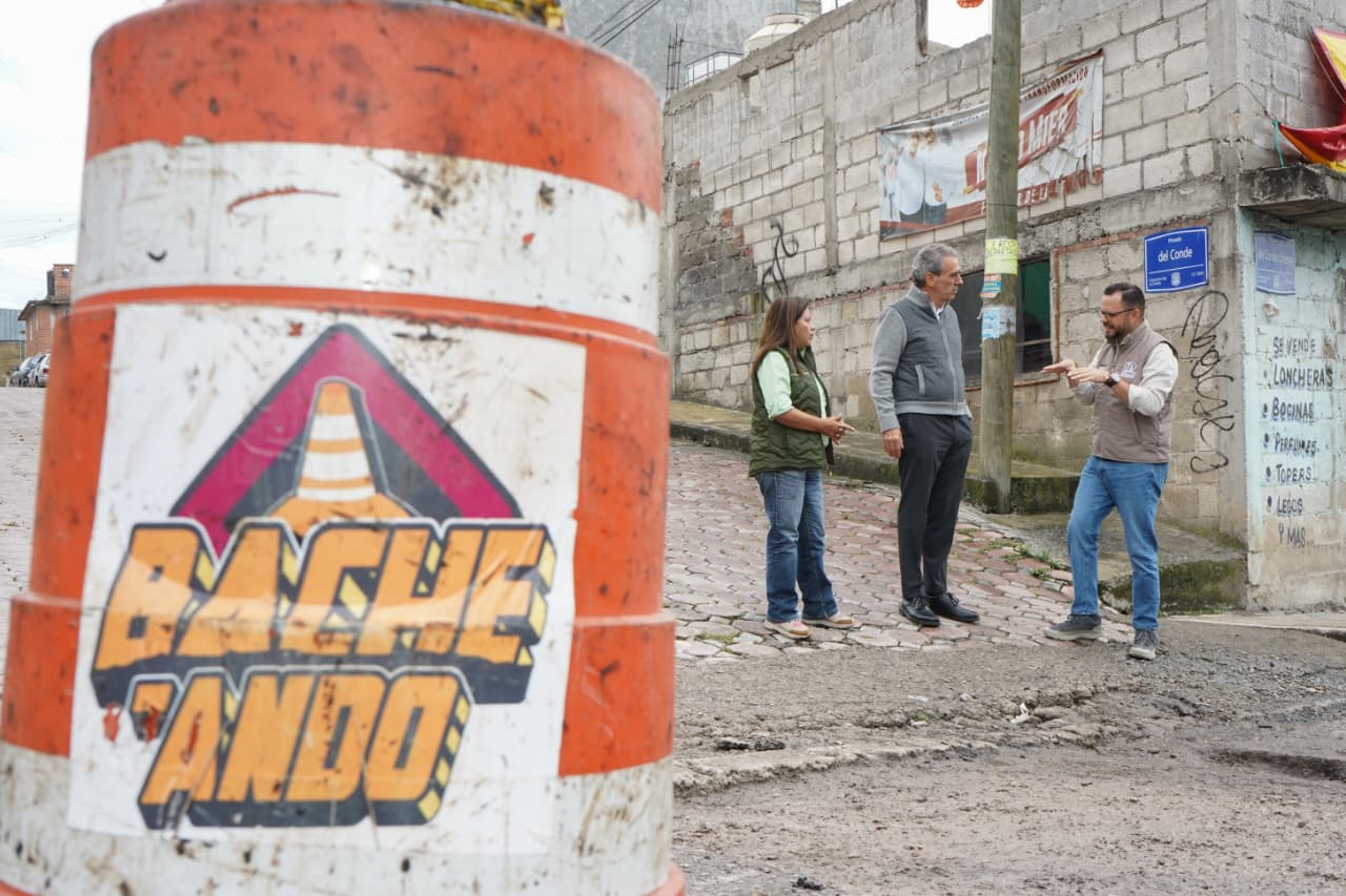 Supervisa Pepe Chedraui trabajos de bacheo en la colonia San José del Conde