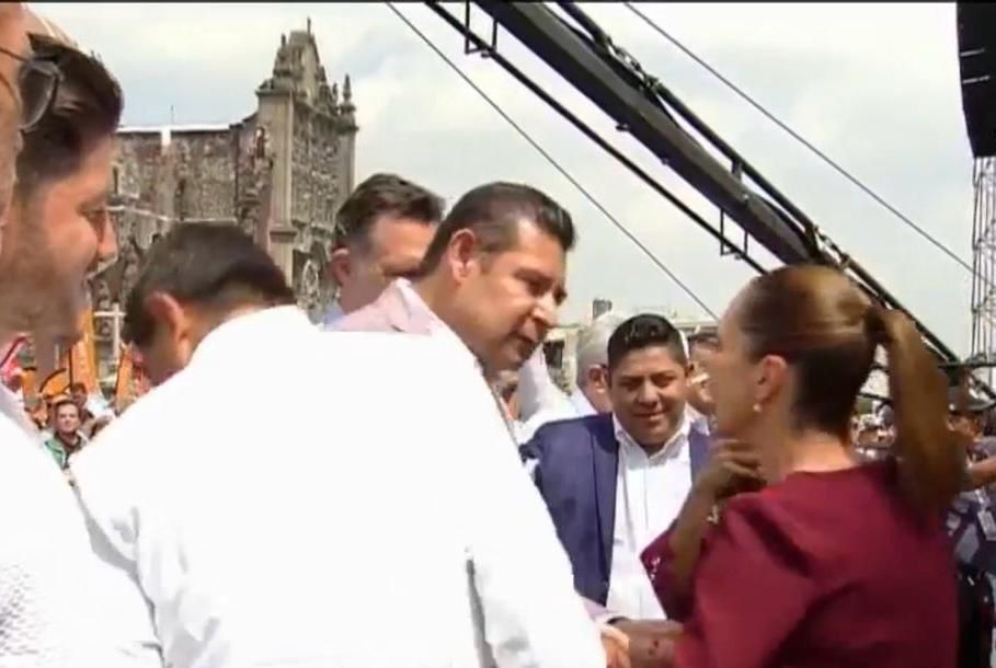 Alejandro Armenta asistió al primer informe de Sheinbaum en el Zócalo capitalino