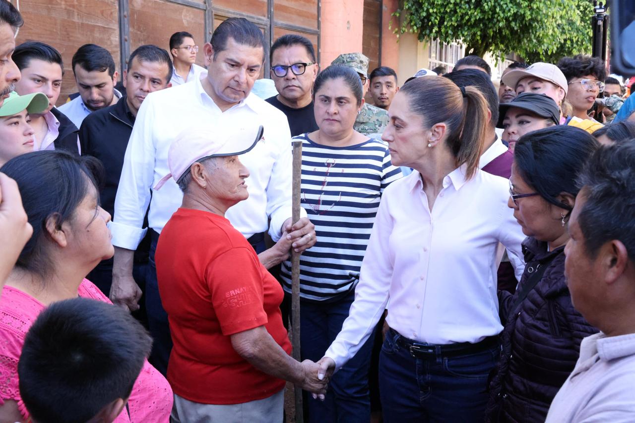 «No vamos a dejar desamparado a nadie»: Sheinbaum a damnificados de Huauchinango
