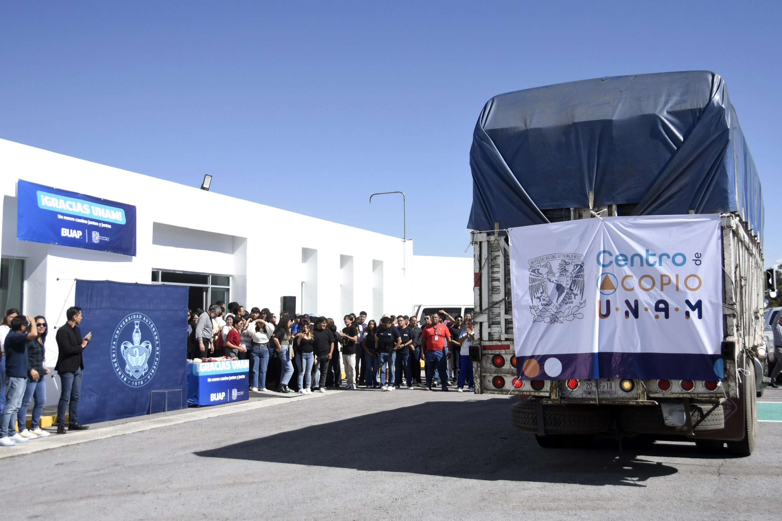 Recibe BUAP 60 toneladas de víveres por parte de la UNAM para damnificados de la Sierra Norte Recibe BUAP 60 toneladas de víveres por parte de la UNAM para damnificados de la Sierra Norte