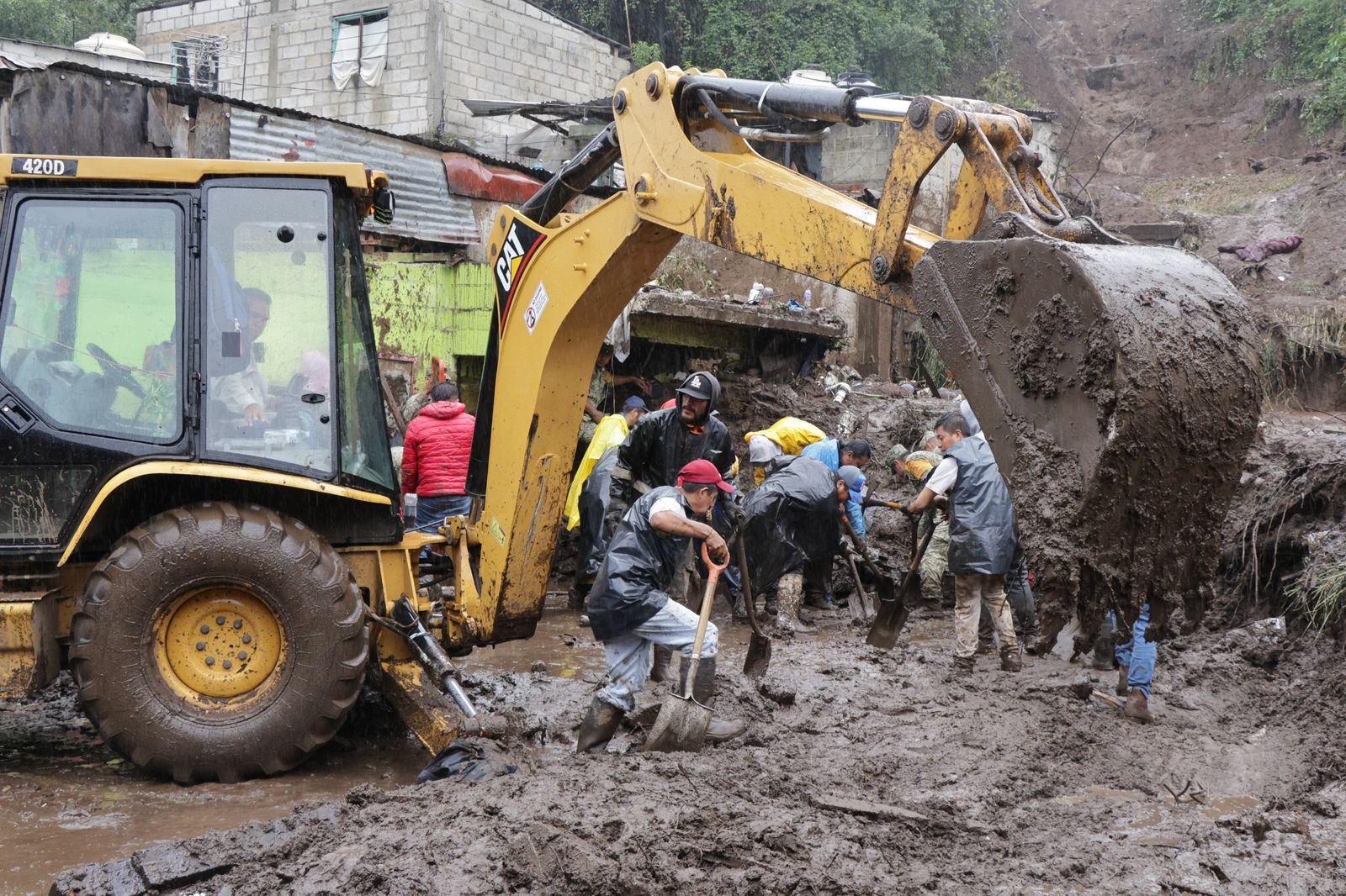 Suman 19 fallecidos por las lluvias en la Sierra Norte