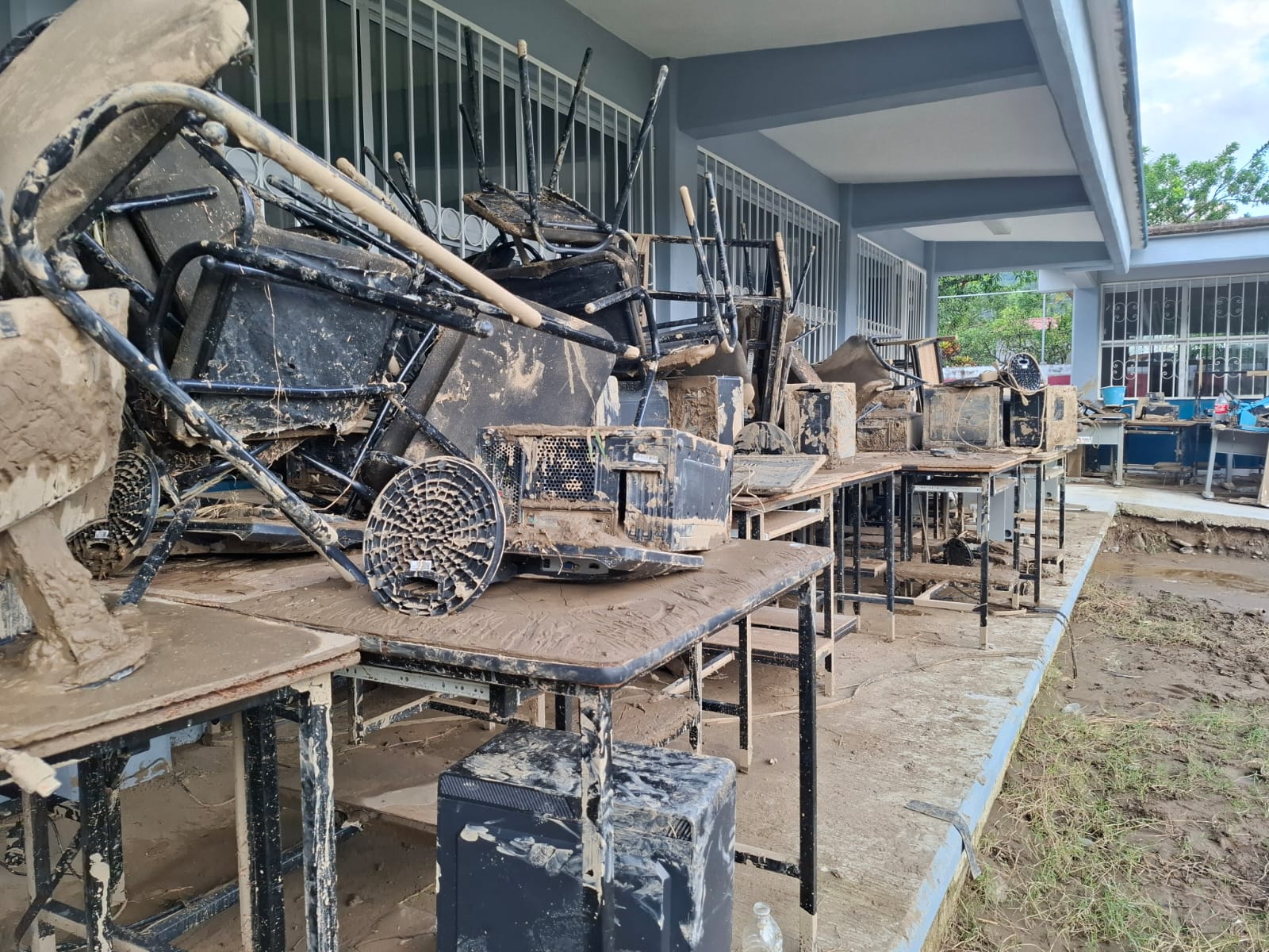 Gobierno estatal inicia evaluación de daños en infraestructura educativa, derivados de las lluvias en la Sierra Norte Gobierno estatal inicia evaluación de daños en infraestructura educativa, derivados de las lluvias en la Sierra Norte