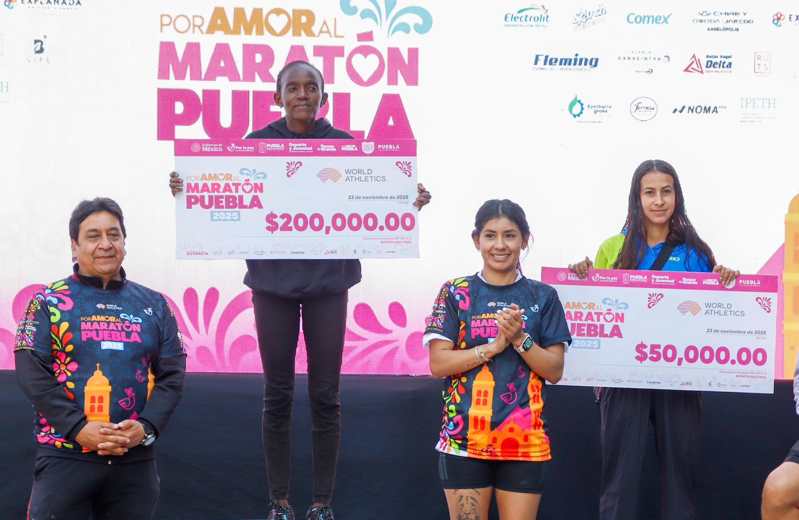 Maratonista de Kenia impone su fuerza en femenil; poblanos dominan rama varonil