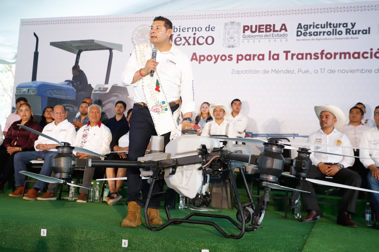 Prioritario que campesinos cuenten con recursos y se genere riqueza comunitaria: Armenta Prioritario que campesinos cuenten con recursos y se genere riqueza comunitaria: Armenta