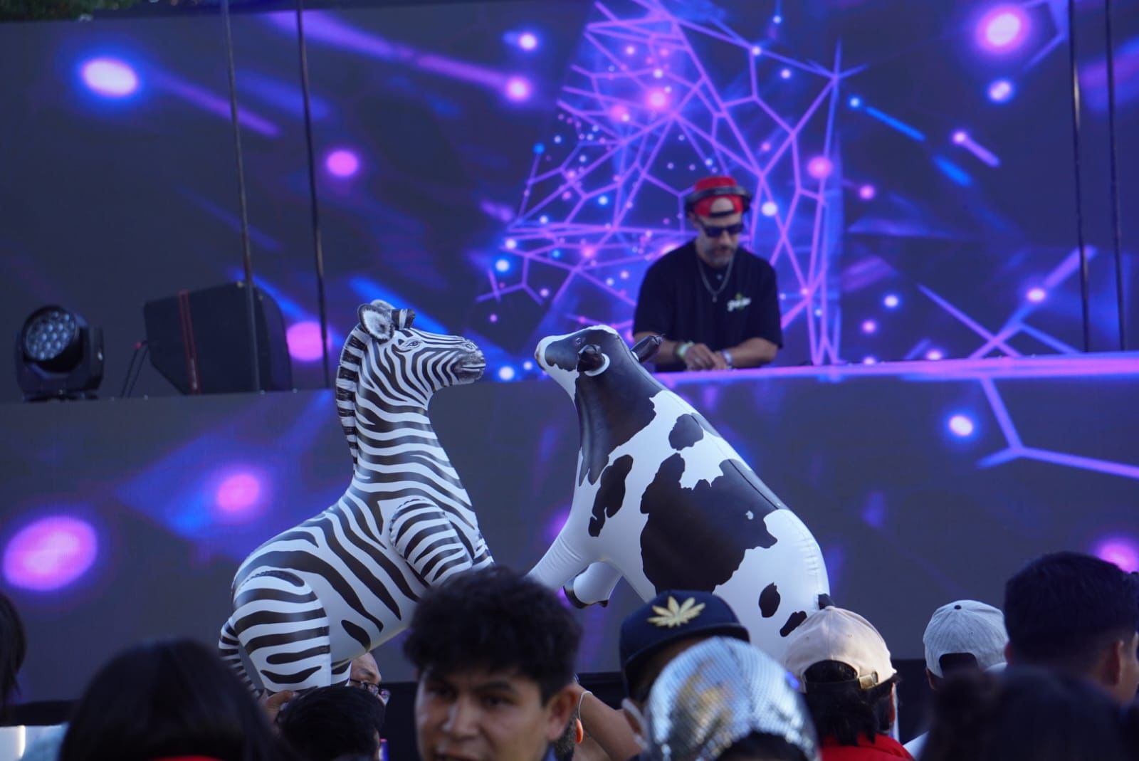 Más de 40 mil asistentes en primer día de Dreamfields Más de 40 mil asistentes en primer día de Dreamfields