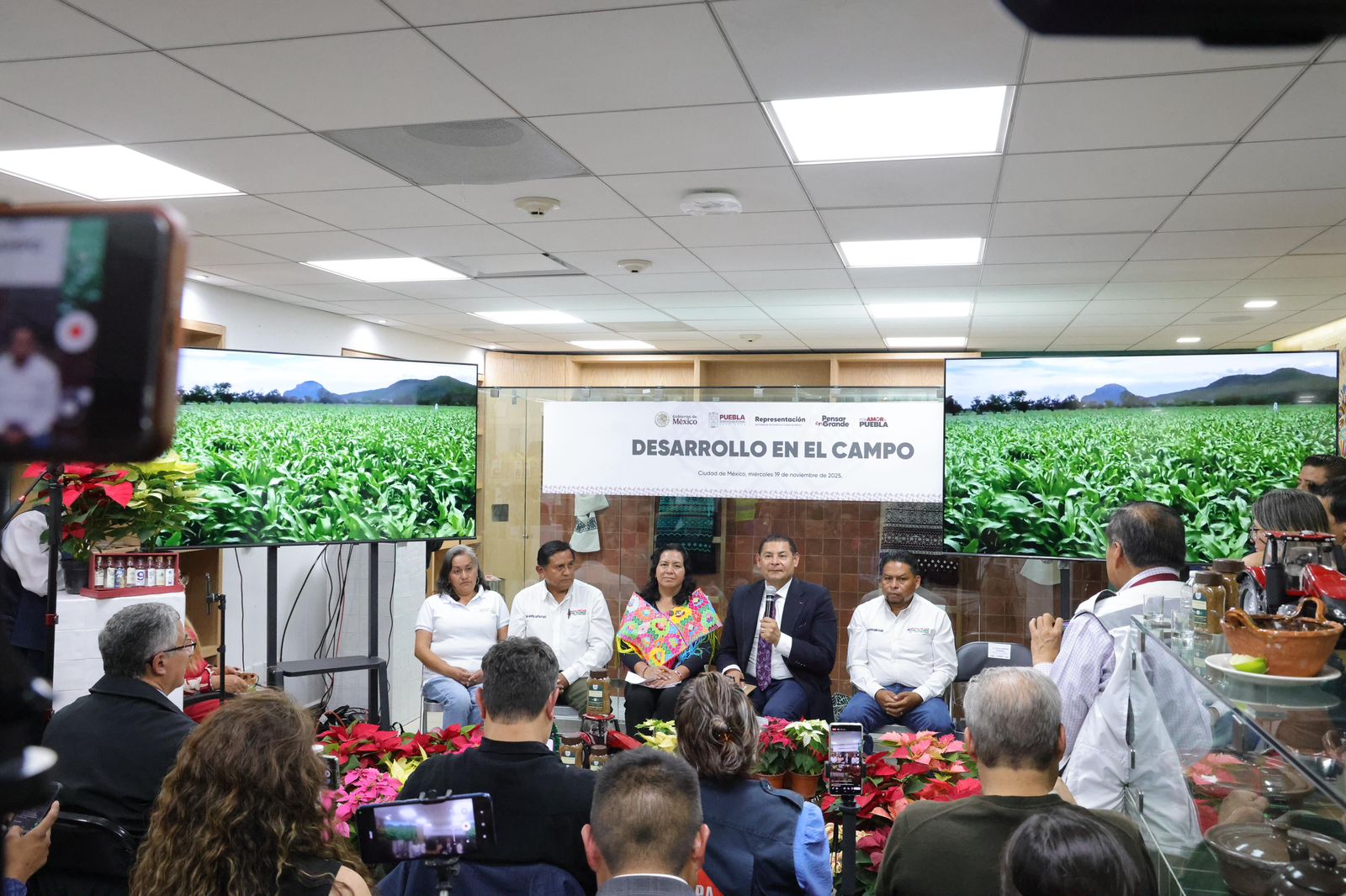 Gobierno de Puebla potencia producción de Nochebuena y consolida a Atlixco como líder nacional