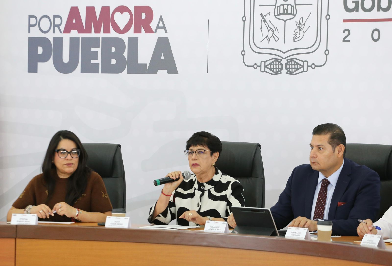 Gobierno de Puebla premia con 20% de apoyo directo a transportistas cumplidos