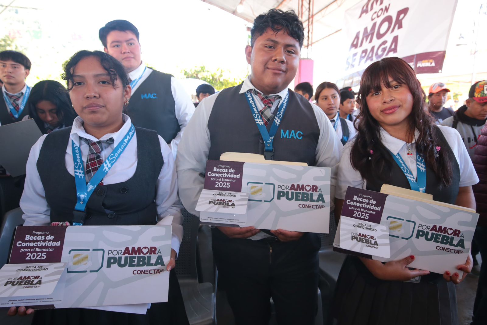 Becas de conectividad permite acceso a educación digital de jóvenes en La Ceiba Becas de conectividad permite acceso a educación digital de jóvenes en La Ceiba