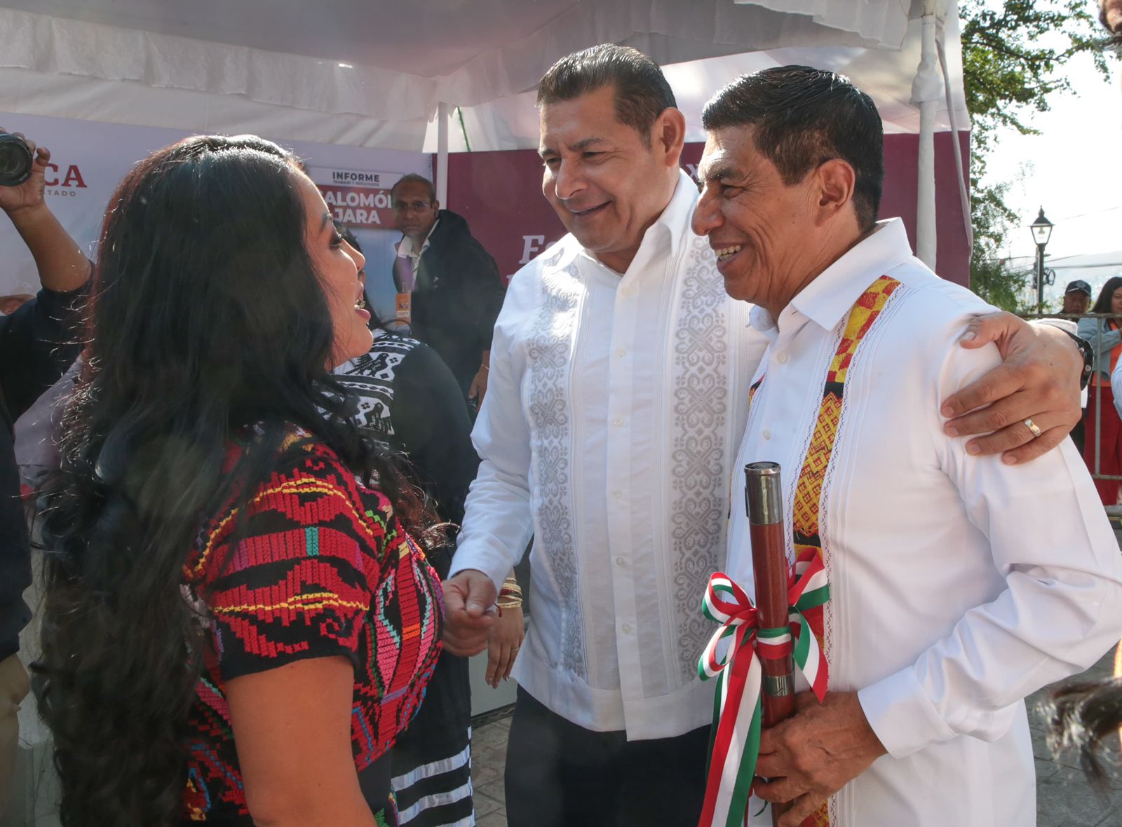 Oaxaca y Puebla unidos por el bienestar del pueblo, fortalecen transformación y seguridad Oaxaca y Puebla unidos por el bienestar del pueblo, fortalecen transformación y seguridad