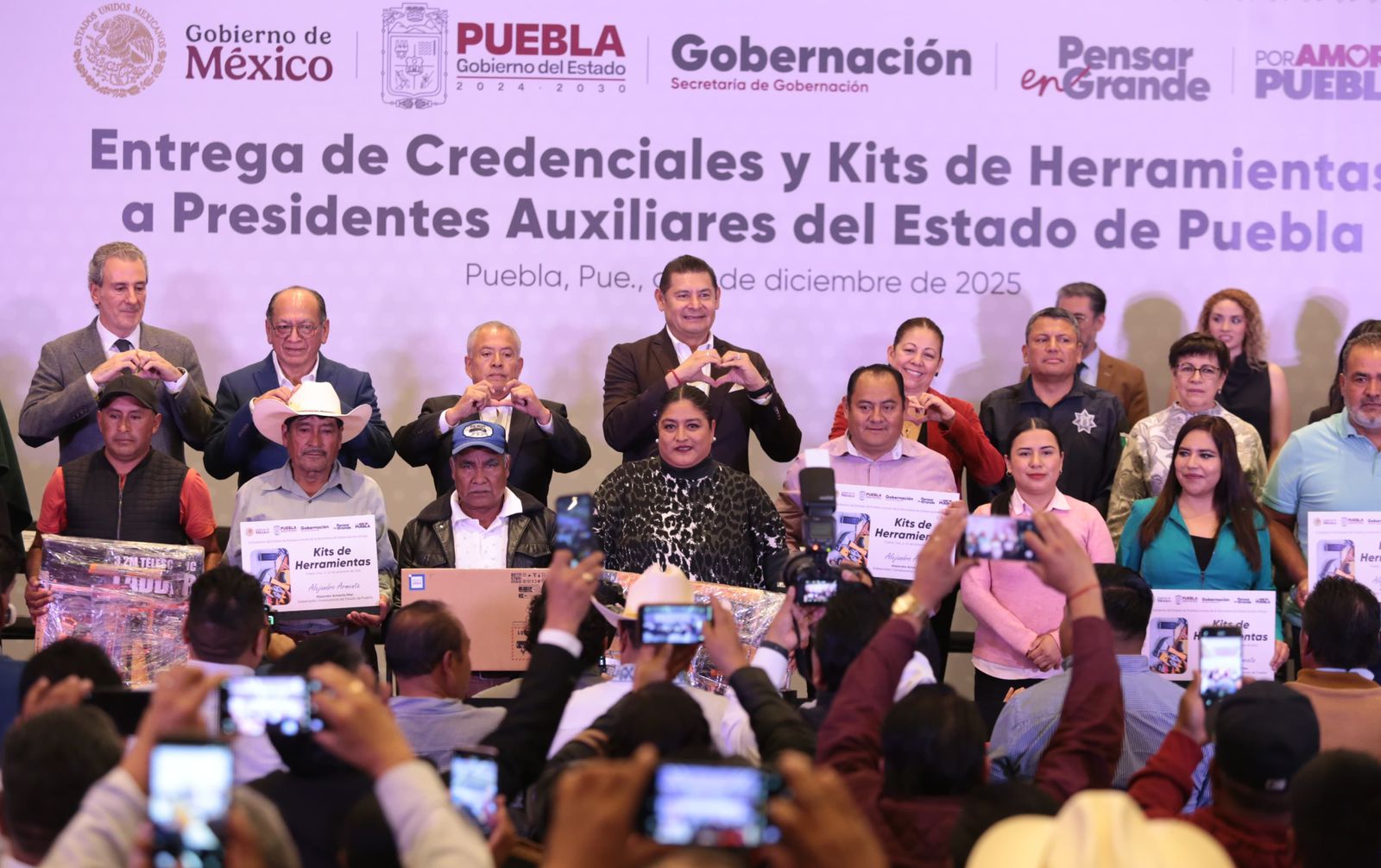 Con obra comunitaria y pavimentación, gobierno de Puebla fortalece a juntas auxiliares
