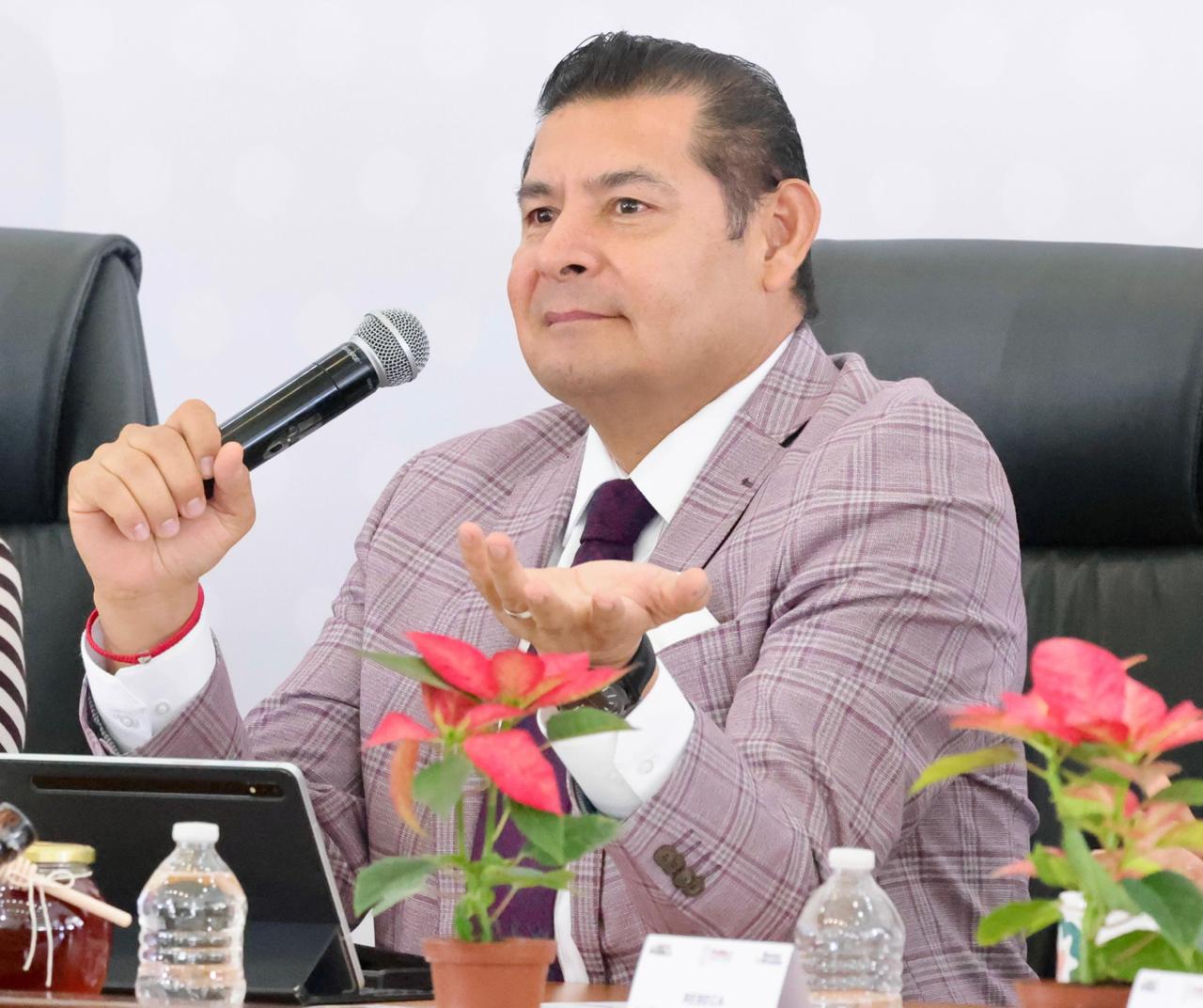 Los grupos delictivos más peligrosos son los delincuentes disfrazados de políticos: Armenta Los grupos delictivos más peligrosos son los delincuentes disfrazados de políticos: Armenta