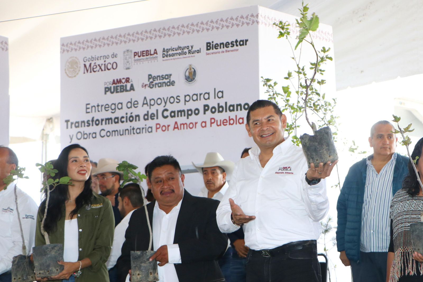 El gobierno del estado recupera espacios con la siembra de árboles forestales y frutales