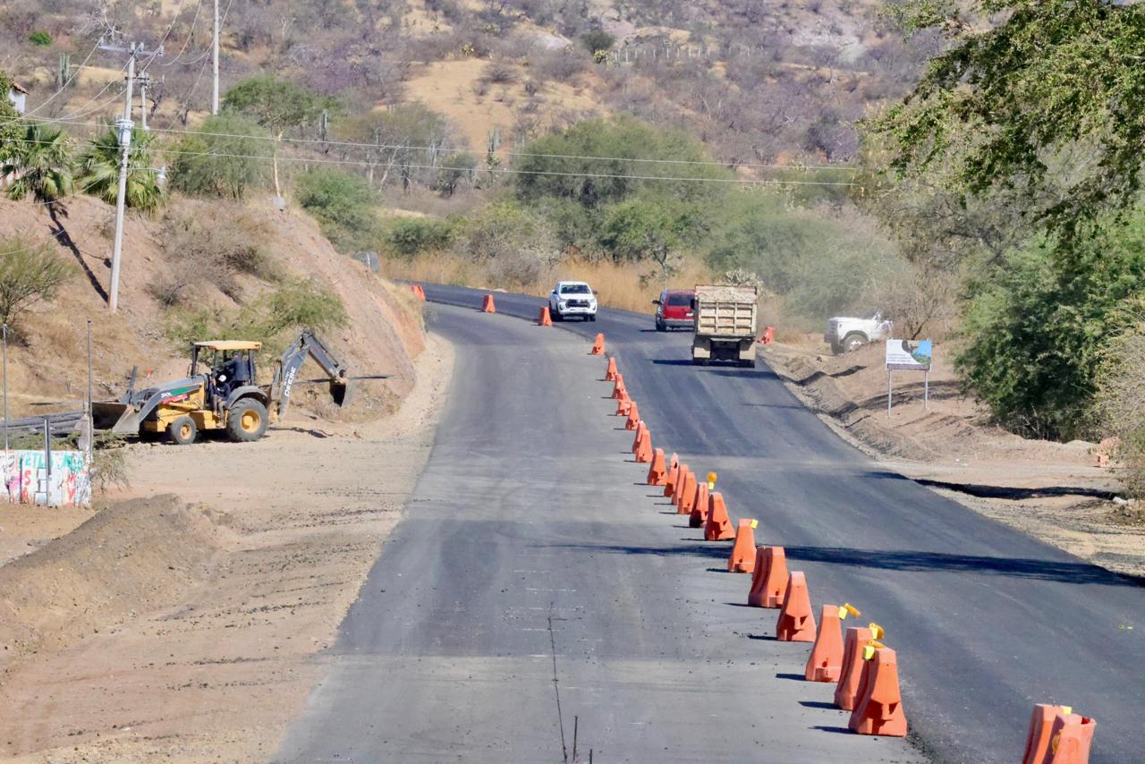 Avanza gobierno federal con carretera que conectará a la mixteca poblana con Oaxaca y Guerrero