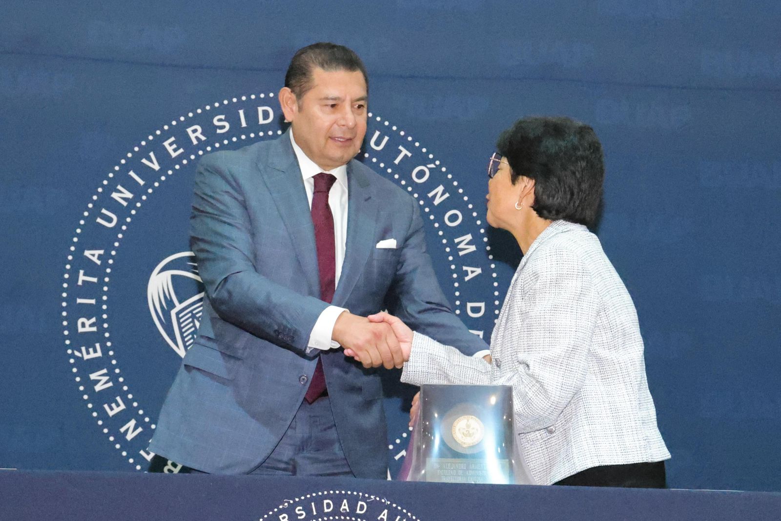 Como orgulloso egresado BUAP, gobernador Armenta abre puertas a servicio social universitario Como orgulloso egresado BUAP, gobernador Armenta abre puertas a servicio social universitario