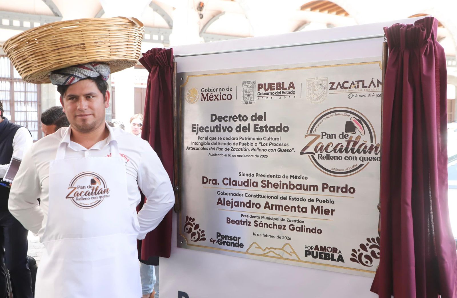 Pan de Zacatlán recibe denominación Constitucional y homenaje a panaderas y panaderos Pan de Zacatlán recibe denominación Constitucional y homenaje a panaderas y panaderos