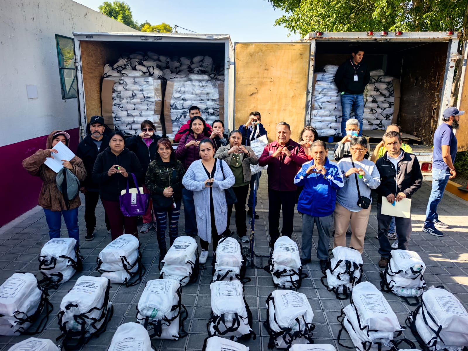 Entrega SEDIF apoyos a microrregión de Chiautla de Tapia