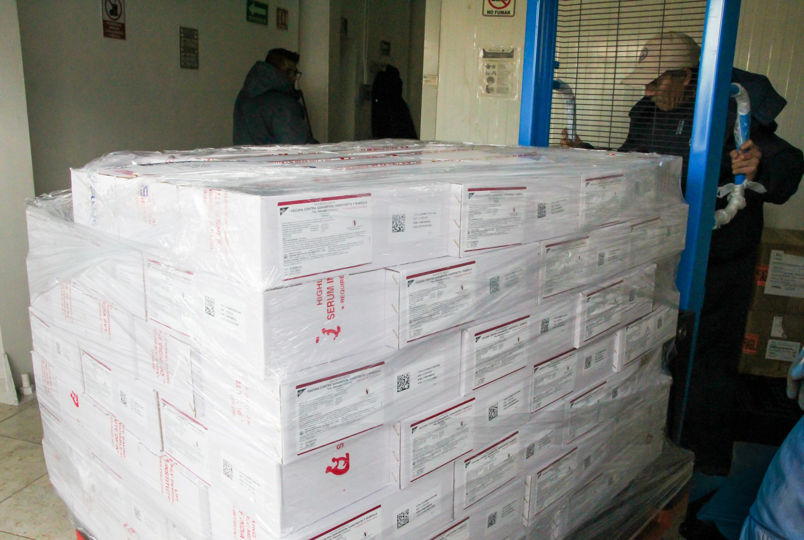 Donan vacunas a Puebla contra el sarampión