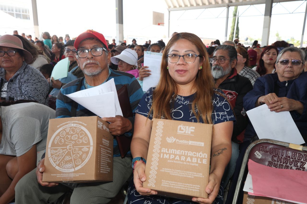 Pepe Chedraui y MariElise Budib entregan más de 7 mil despensas en Agua Santa