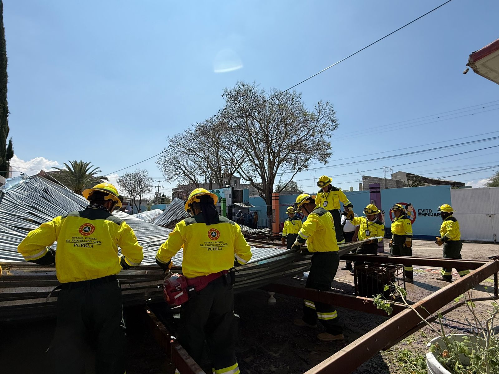 Apoyan a familias luego de granizada en Tlacotepec Apoyan a familias luego de granizada en Tlacotepec