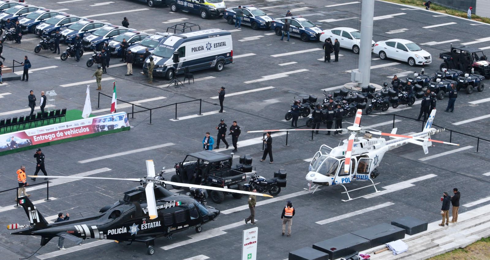 Entrega el gobernador 111 vehículos entre patrullas, ambulancias y helicópteros para reforzar la seguridad