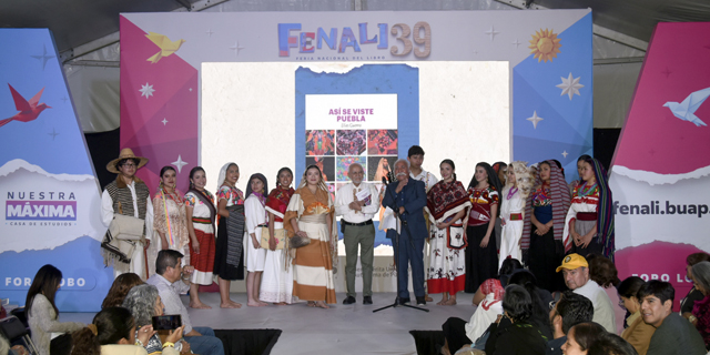 Presentan Así se viste Puebla, del maestro Elías Guerra en la FENALI 39