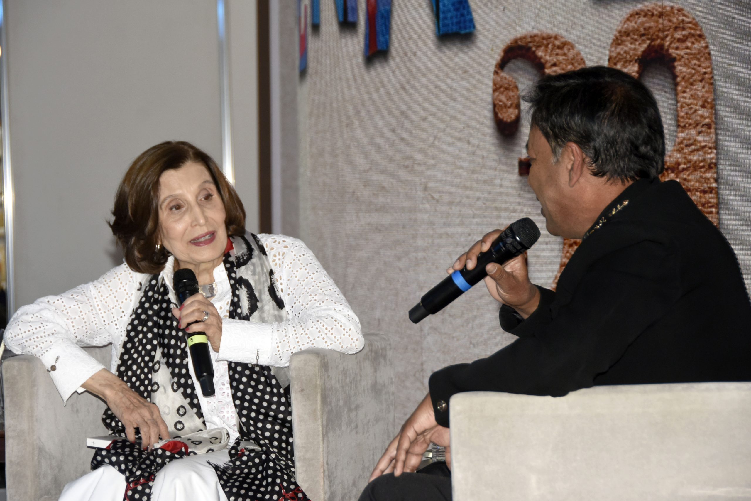 Ángeles Mastretta y el traductor Anisuz Zaman presentan obras en la FENALI 39 Ángeles Mastretta y el traductor Anisuz Zaman presentan obras en la FENALI 39