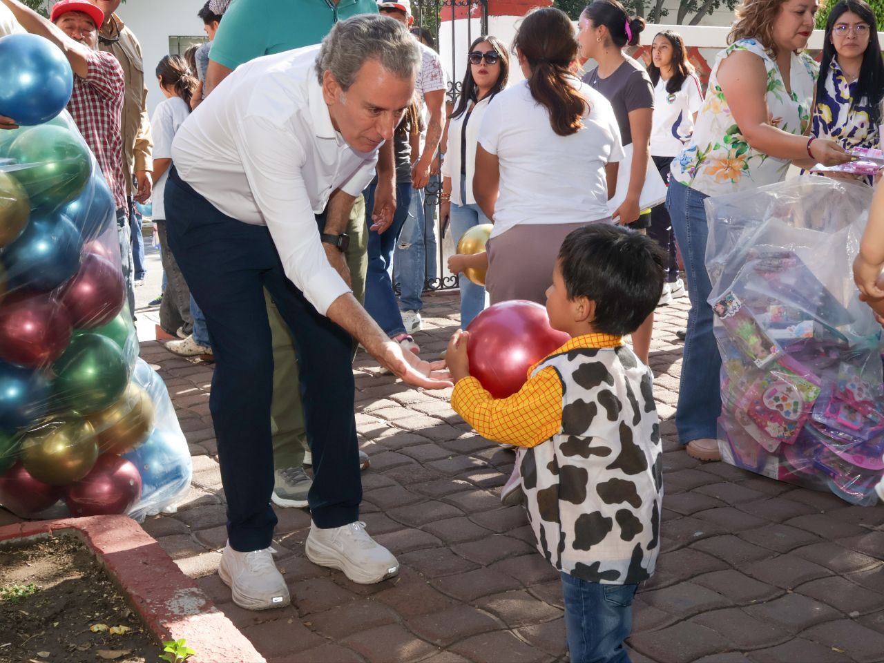 Pepe Chedraui celebra a niñas y niños de San Baltazar Campeche