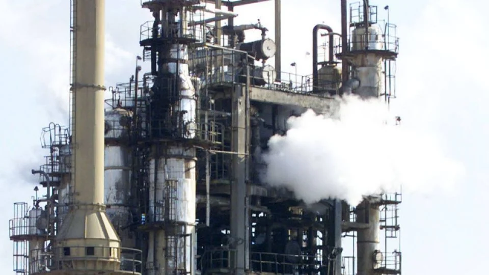 Irak comienza a exportar petróleo por tierra a través de Siria frente al cierre de Ormuz