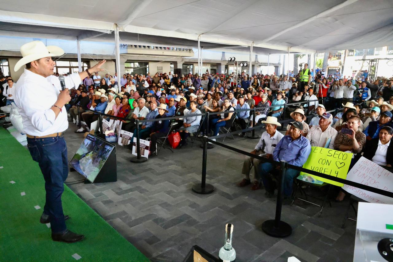 En El Seco, gobierno estatal impulsa riqueza comunitaria con obra y apoyos al campo