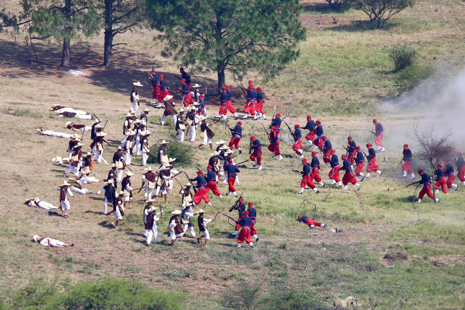 Escenifican Batalla del 5 de Mayo con patriotismo y disciplina