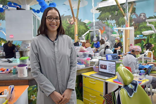 Estudiante investiga cómo fortalecer el esmalte dental para reducir caries en niños Estudiante investiga cómo fortalecer el esmalte dental para reducir caries en niños